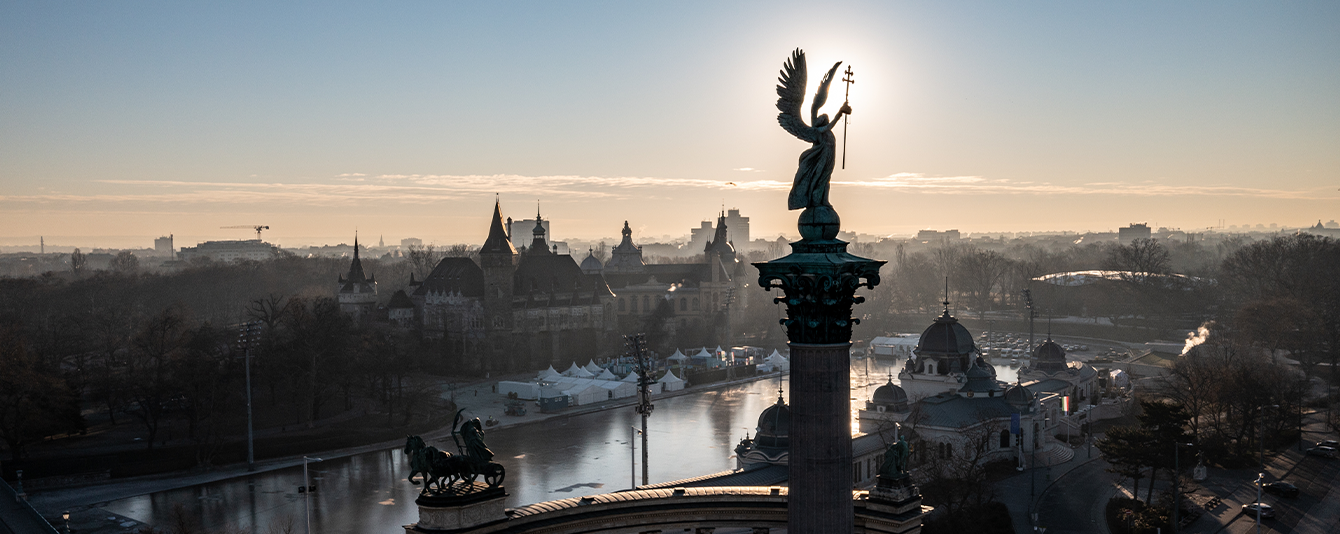 Untitled-1_0002_shutterstock_2135116439-2